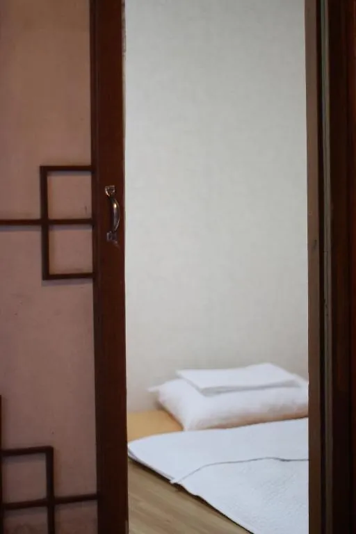 Icos Guesthouse 1 - Female Only Seoul